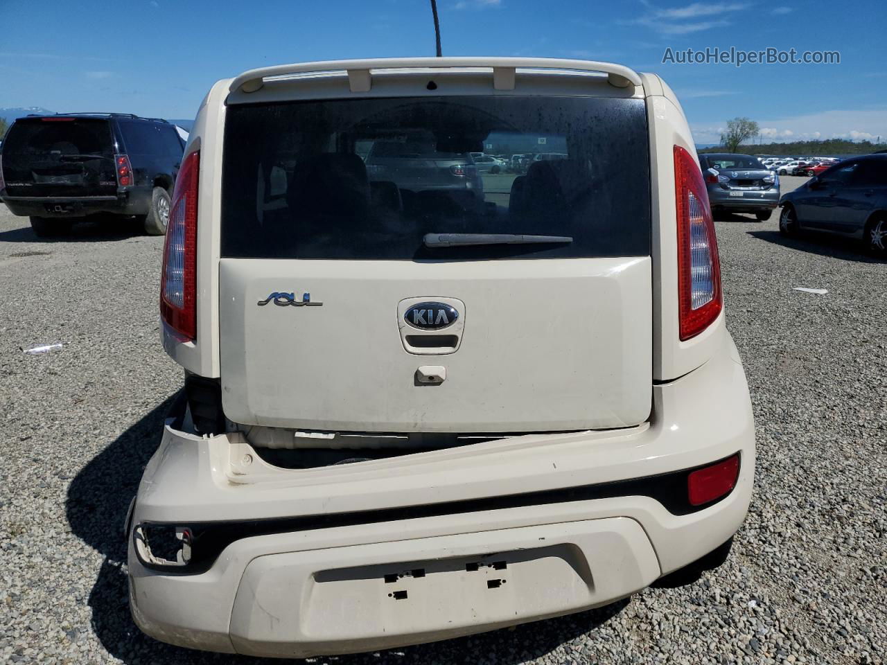 2013 Kia Soul + Cream vin: KNDJT2A65D7513235