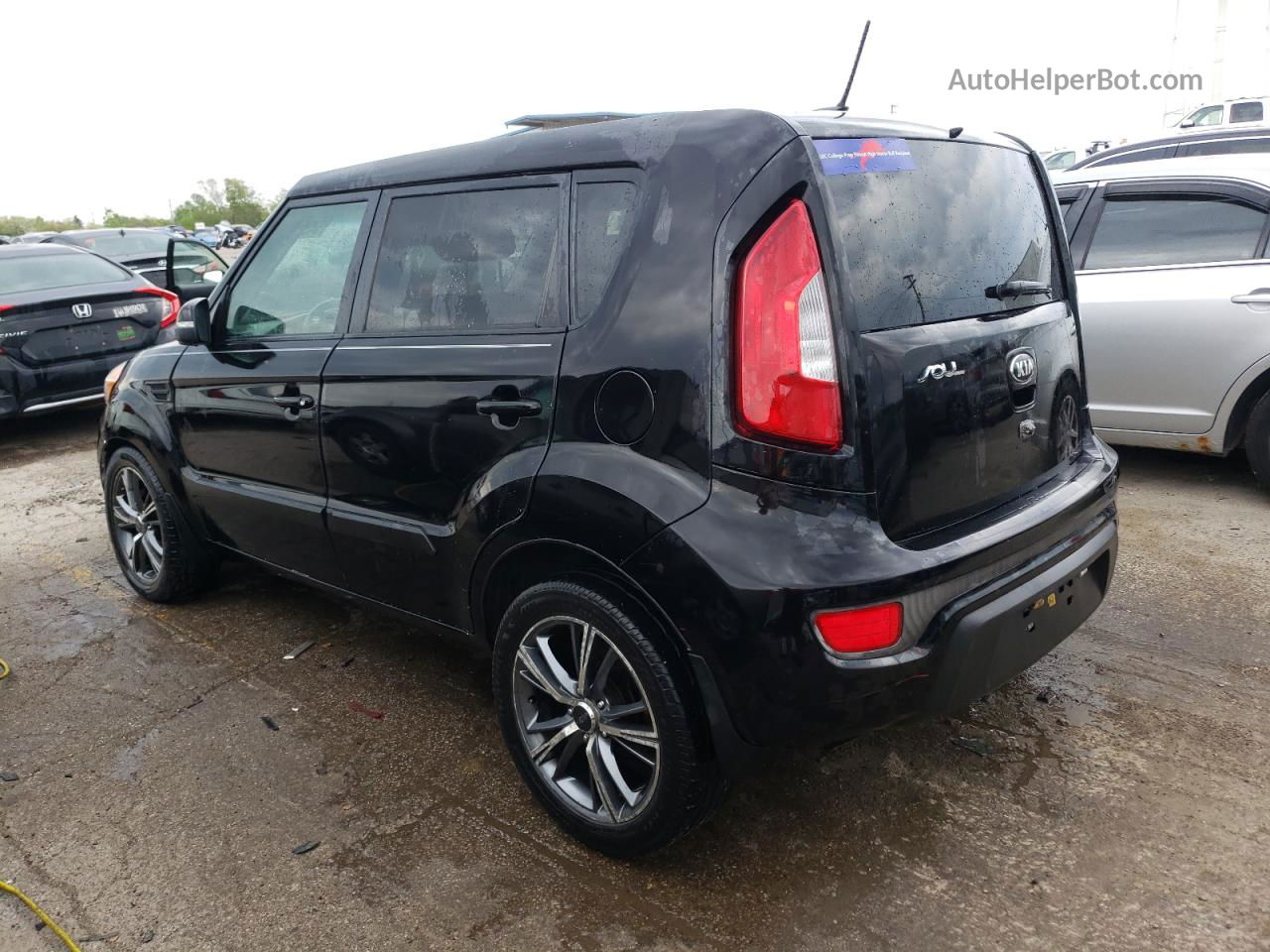 2013 Kia Soul + Black vin: KNDJT2A65D7518984