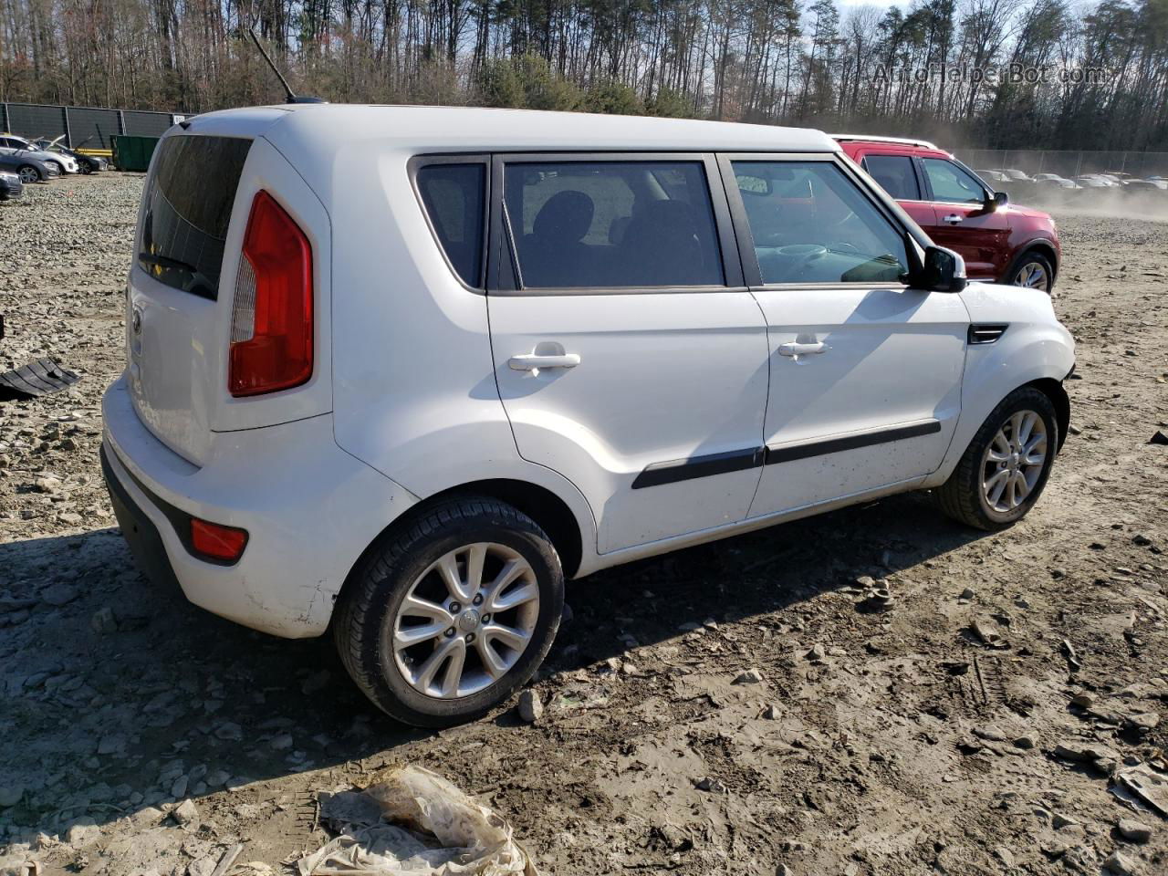 2013 Kia Soul + White vin: KNDJT2A65D7563844