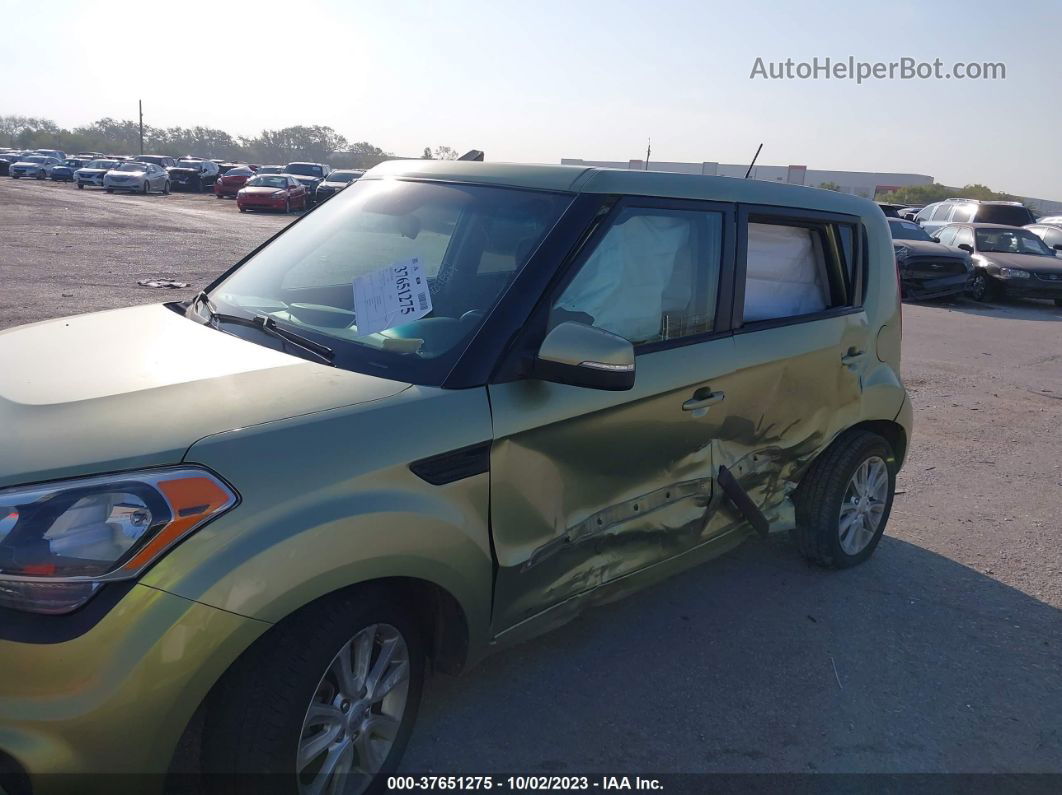 2013 Kia Soul + Green vin: KNDJT2A65D7612038