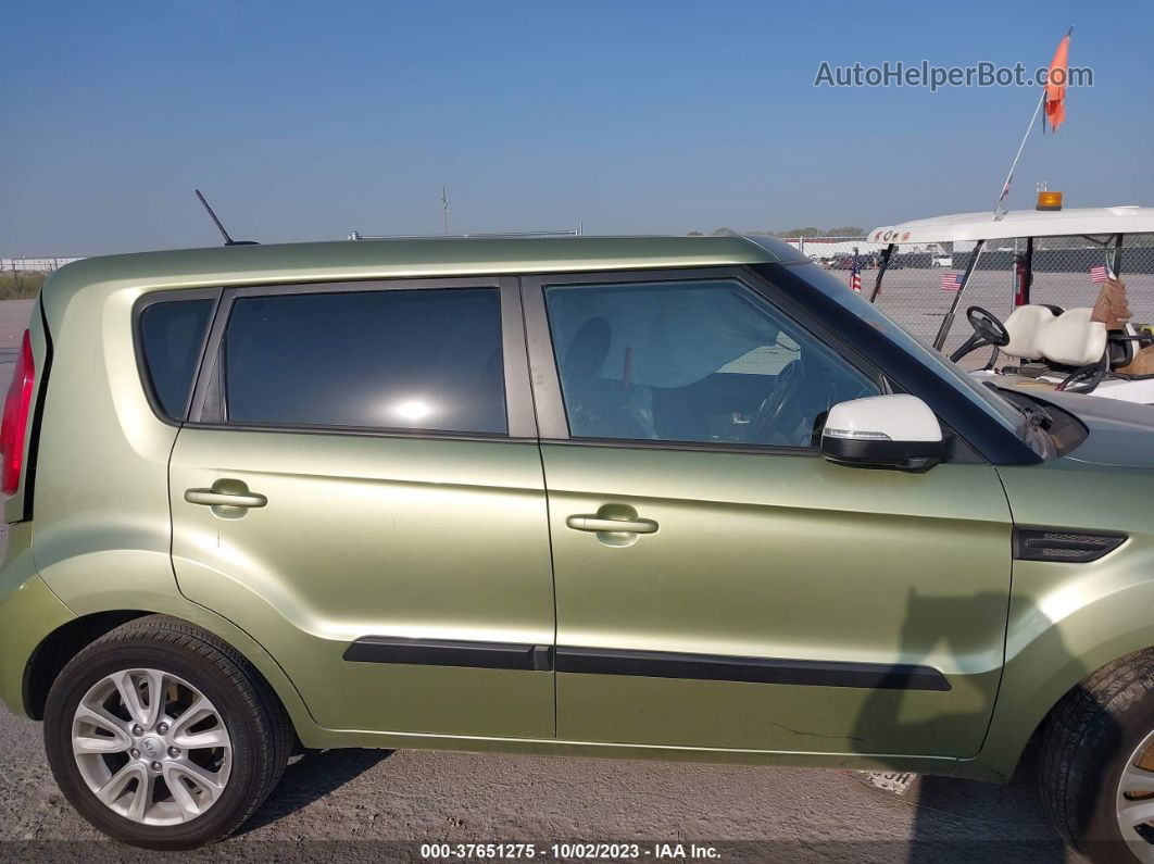 2013 Kia Soul + Green vin: KNDJT2A65D7612038