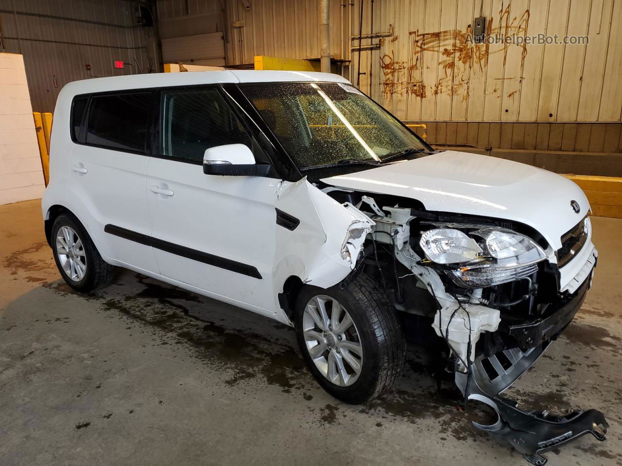 2013 Kia Soul + White vin: KNDJT2A65D7755068