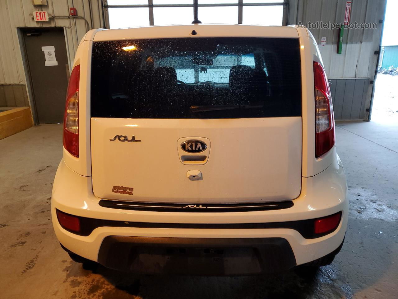 2013 Kia Soul + White vin: KNDJT2A65D7755068