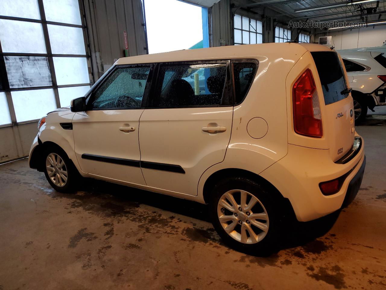 2013 Kia Soul + White vin: KNDJT2A65D7755068