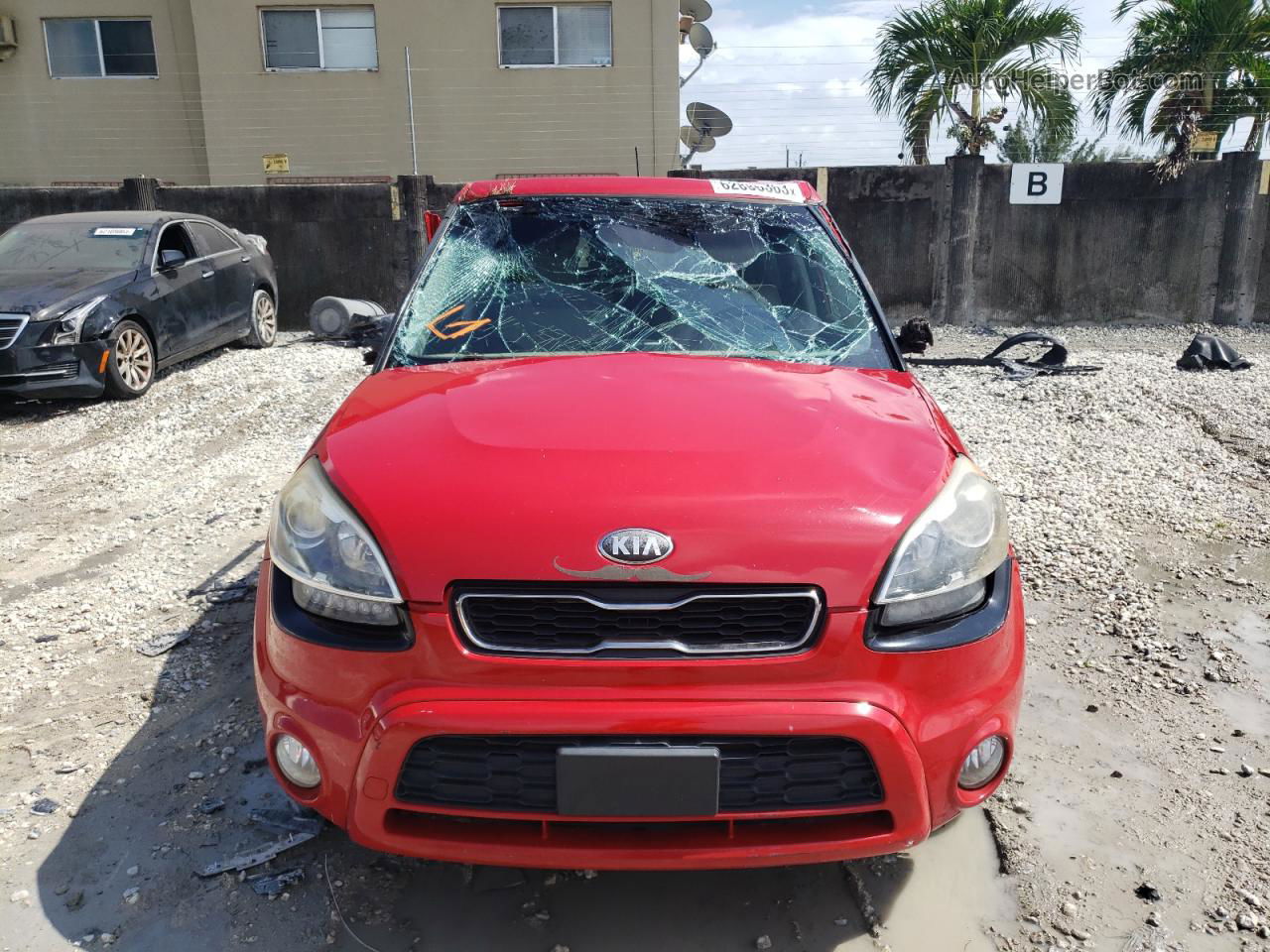 2013 Kia Soul + Red vin: KNDJT2A66D7592396