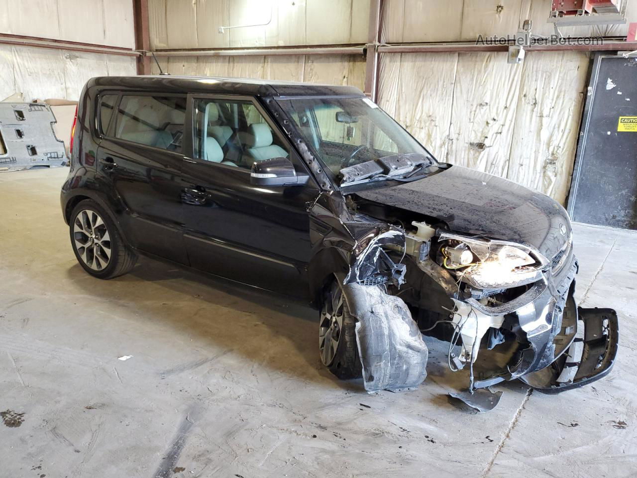 2013 Kia Soul + Black vin: KNDJT2A66D7596786