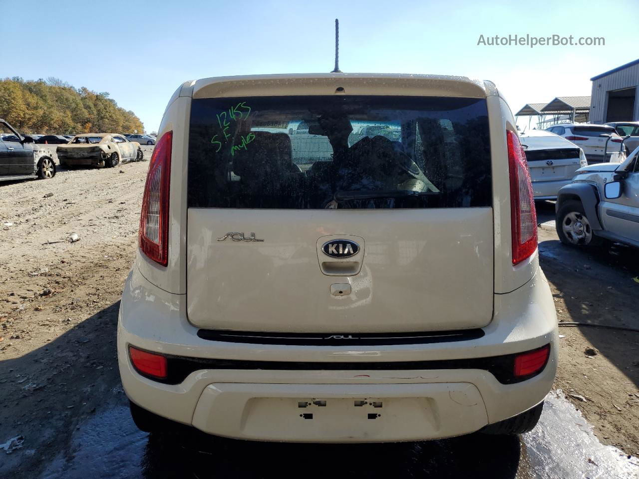 2013 Kia Soul + White vin: KNDJT2A66D7771439