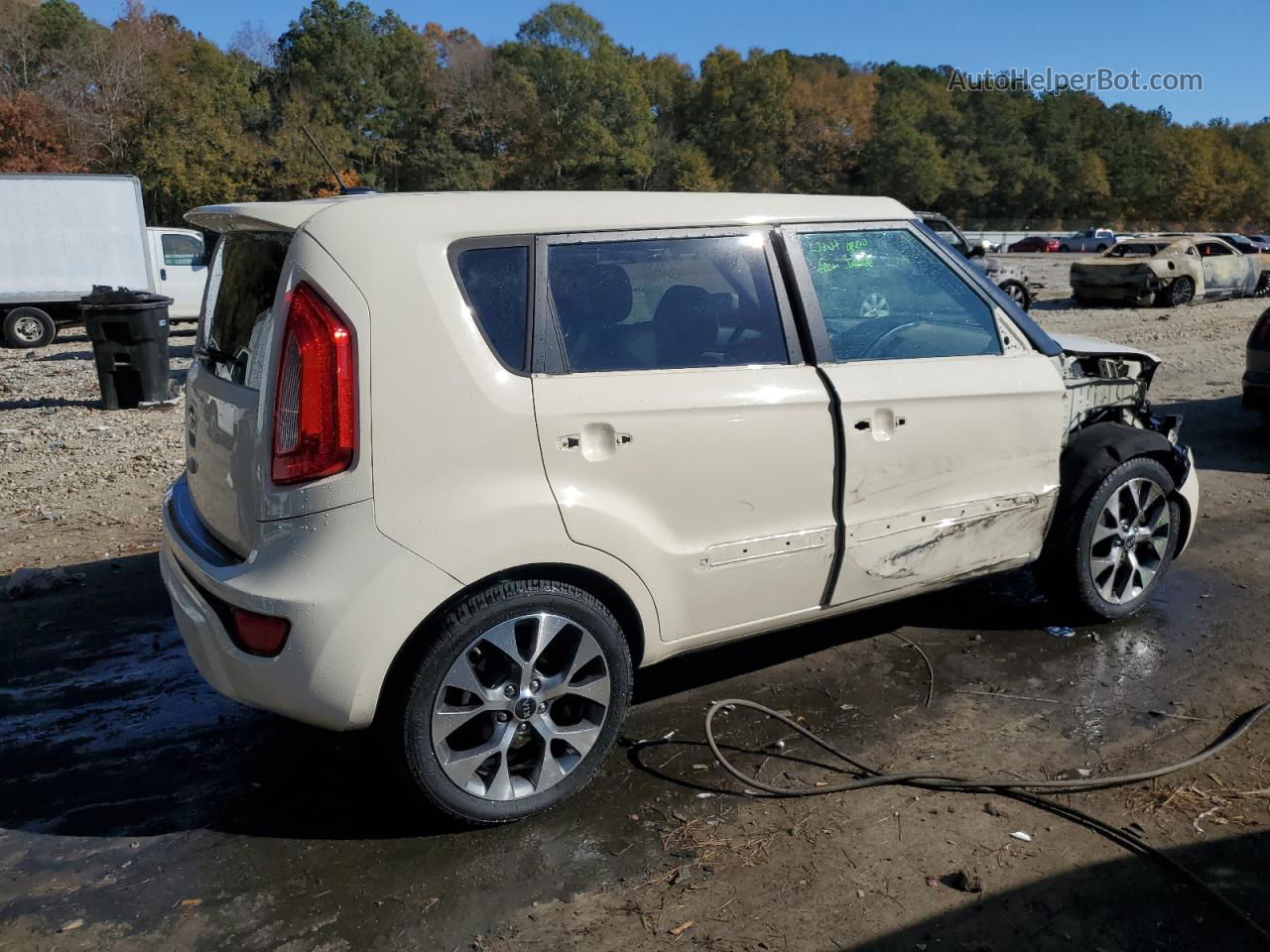 2013 Kia Soul + White vin: KNDJT2A66D7771439