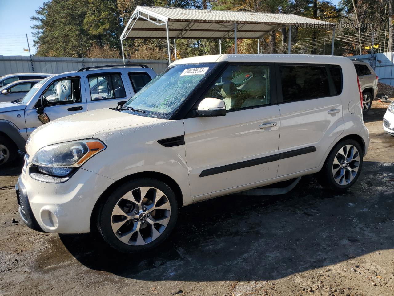 2013 Kia Soul + White vin: KNDJT2A66D7771439