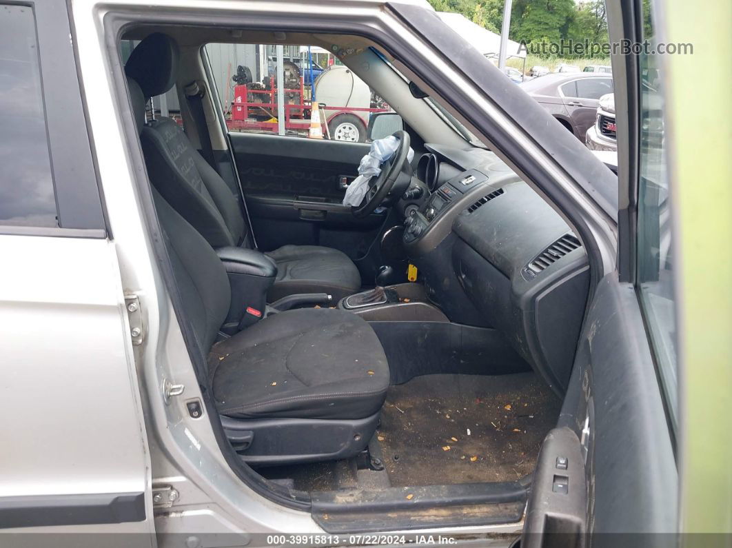 2012 Kia Soul + Серебряный vin: KNDJT2A67C7401454