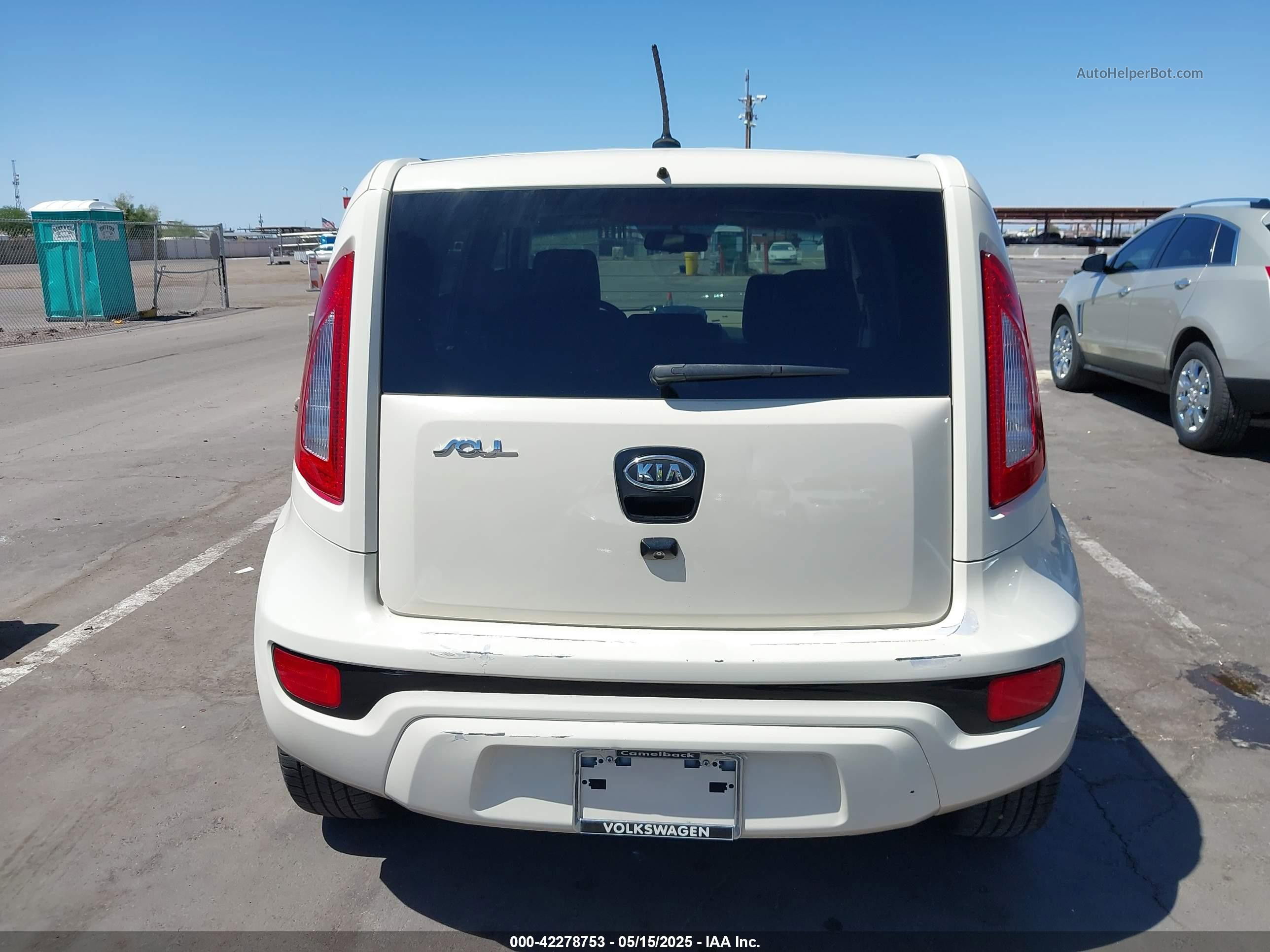 2012 Kia Soul ! White vin: KNDJT2A67C7451254