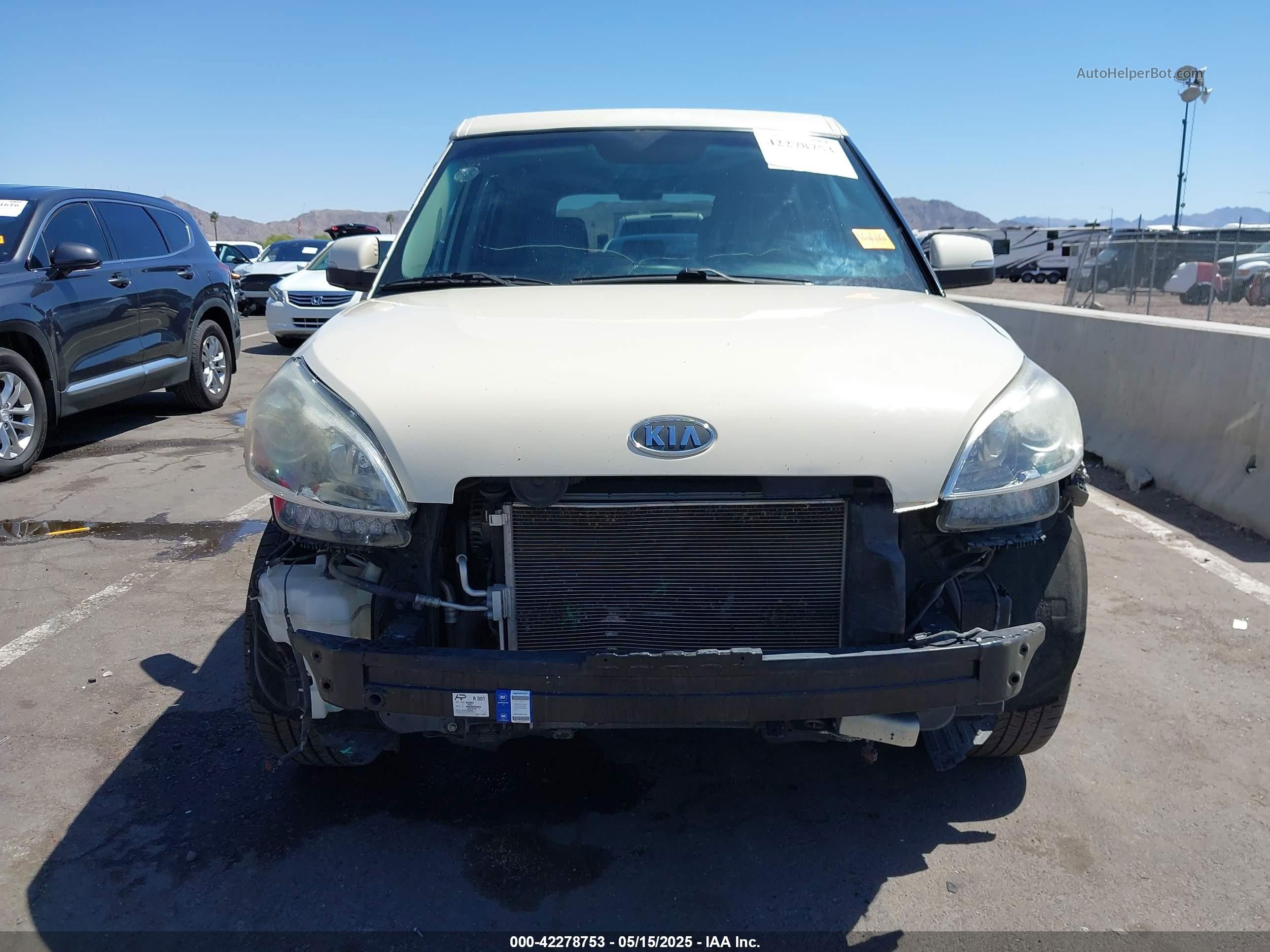 2012 Kia Soul ! White vin: KNDJT2A67C7451254