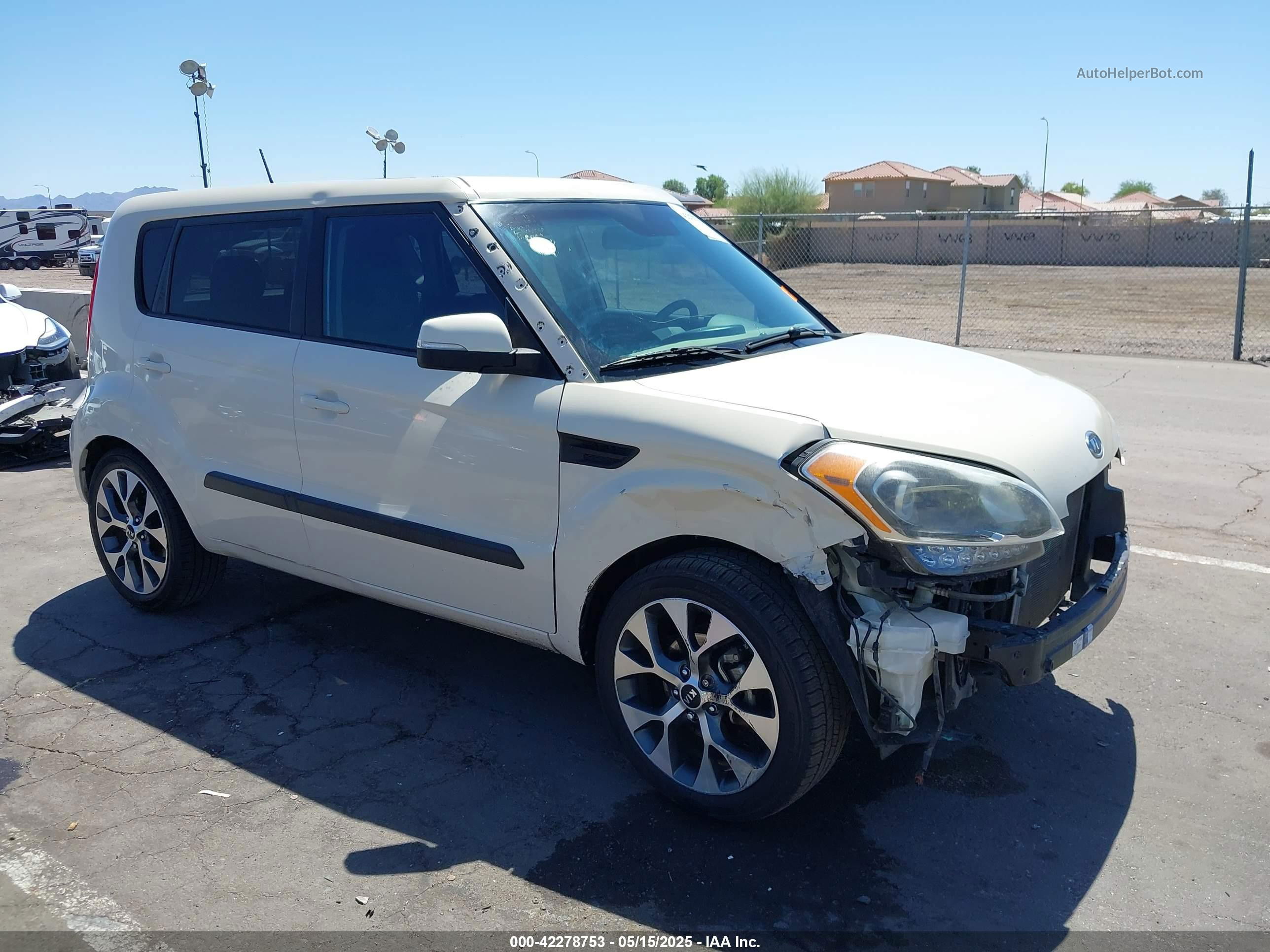 2012 Kia Soul ! White vin: KNDJT2A67C7451254