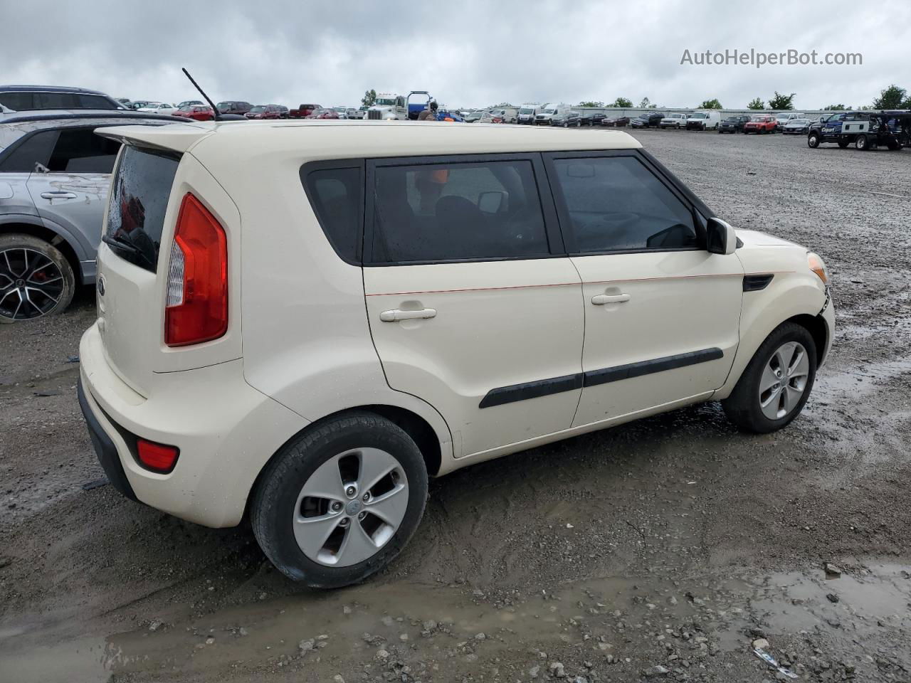 2013 Kia Soul + Кремовый vin: KNDJT2A67D7537729