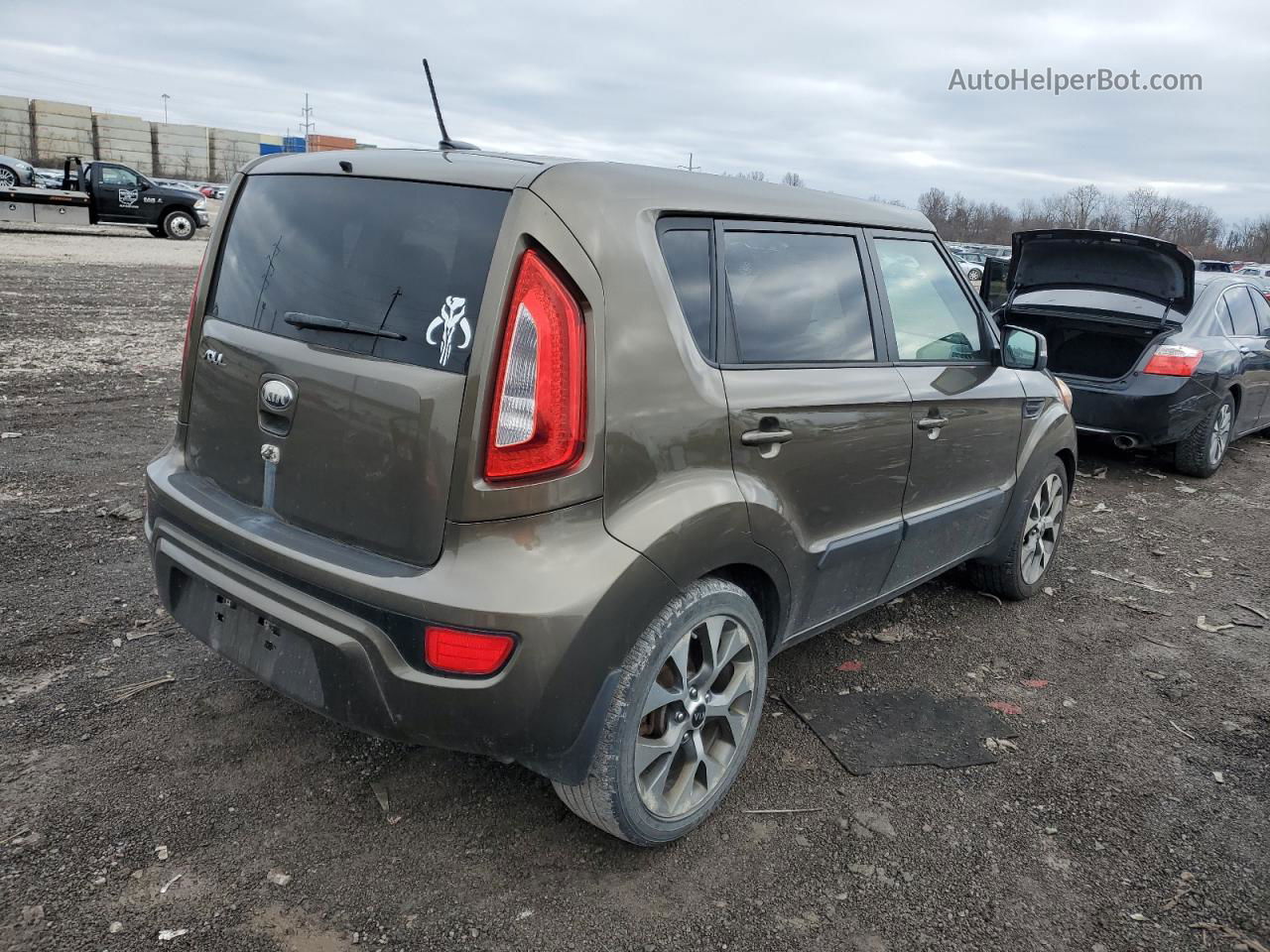 2013 Kia Soul + Green vin: KNDJT2A67D7582797