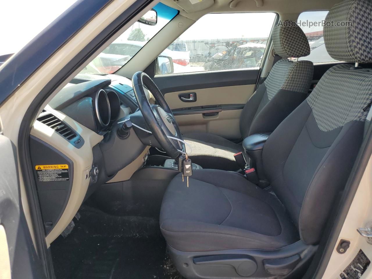 2012 Kia Soul + Beige vin: KNDJT2A68C7461176