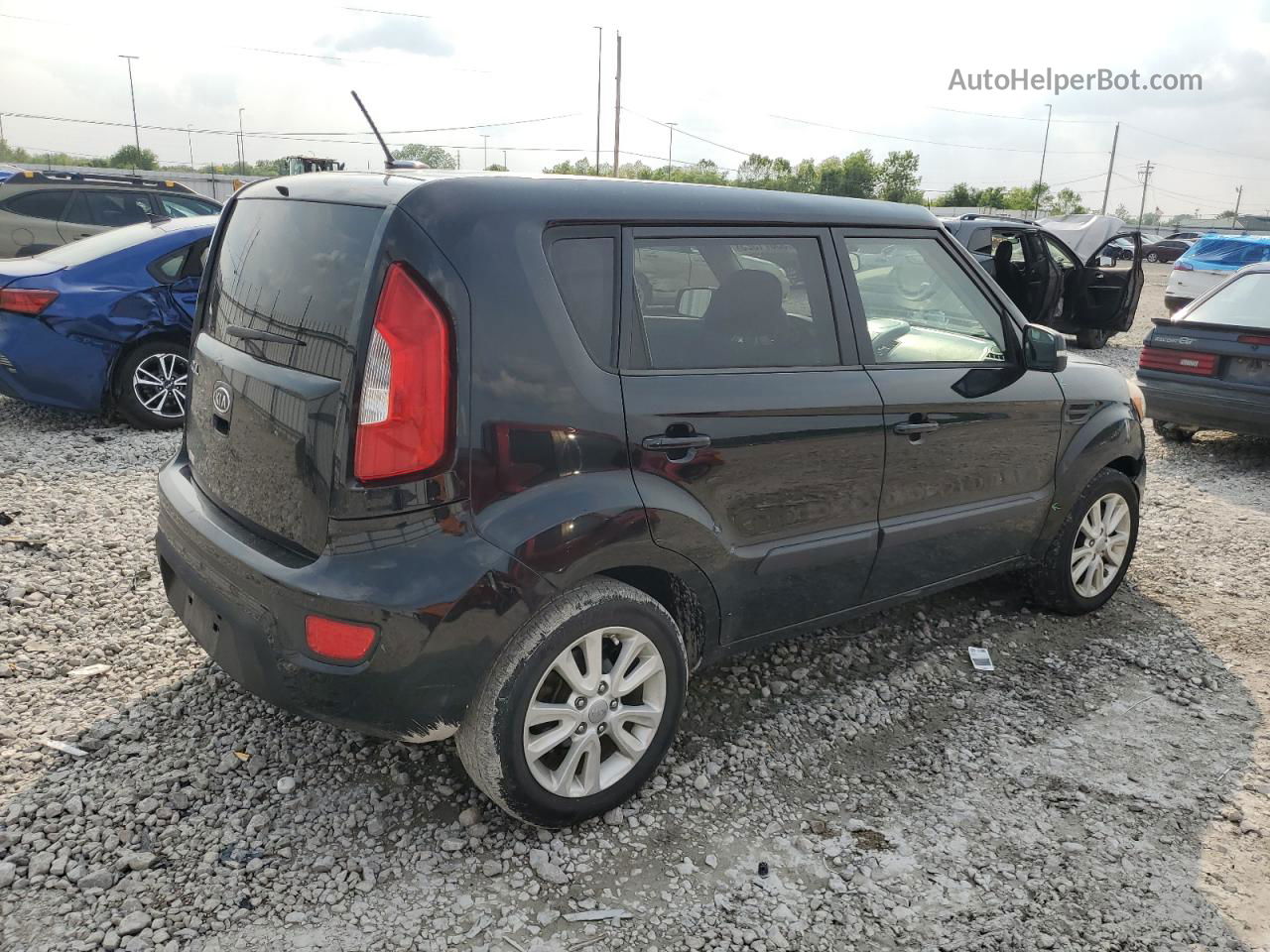 2012 Kia Soul + Black vin: KNDJT2A68C7740434