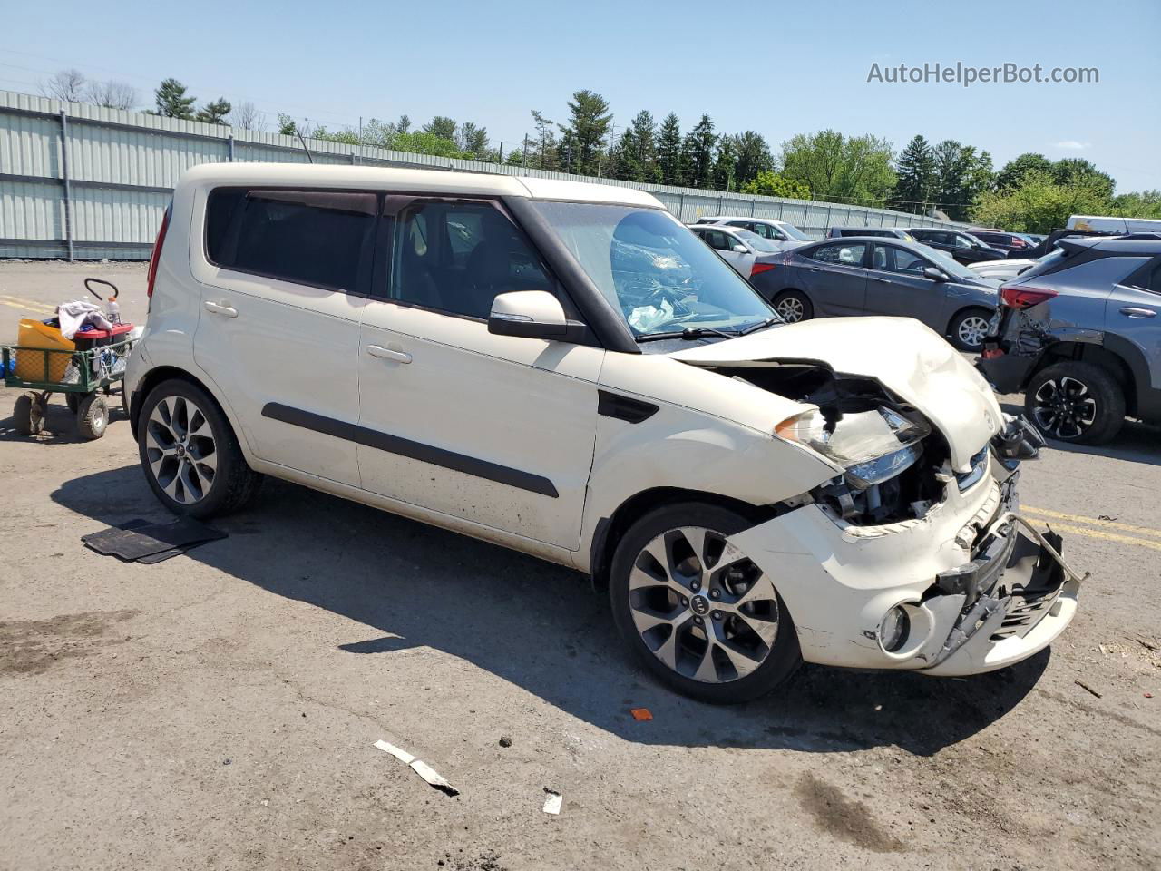 2013 Kia Soul + Cream vin: KNDJT2A68D7485897