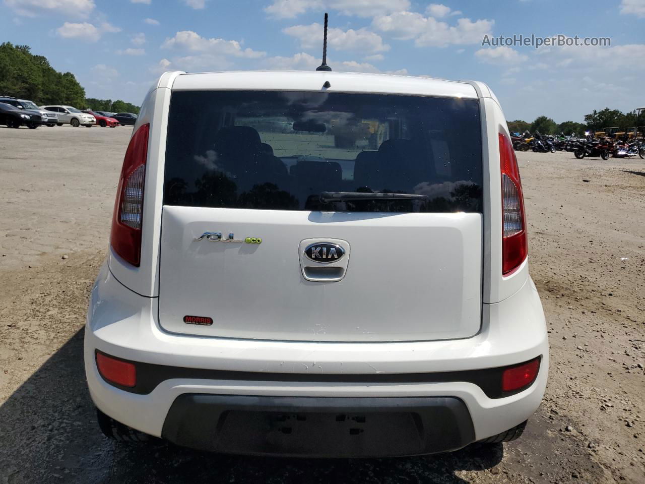 2013 Kia Soul + White vin: KNDJT2A68D7549789