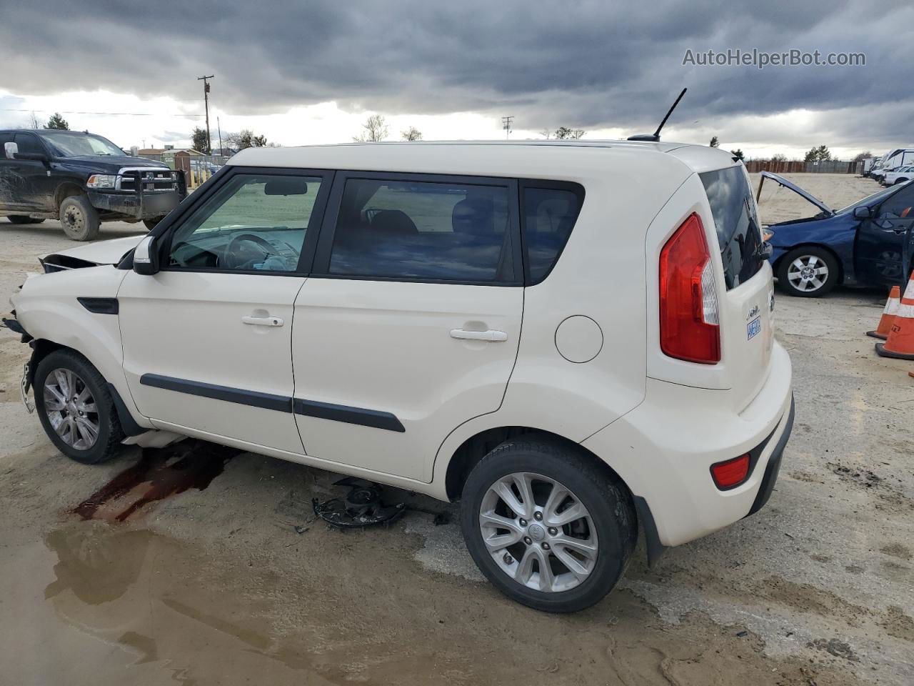 2013 Kia Soul + Cream vin: KNDJT2A68D7756828