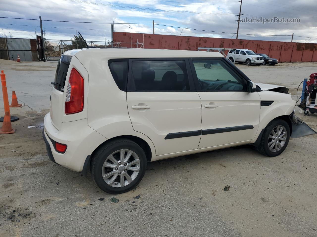 2013 Kia Soul + Cream vin: KNDJT2A68D7756828