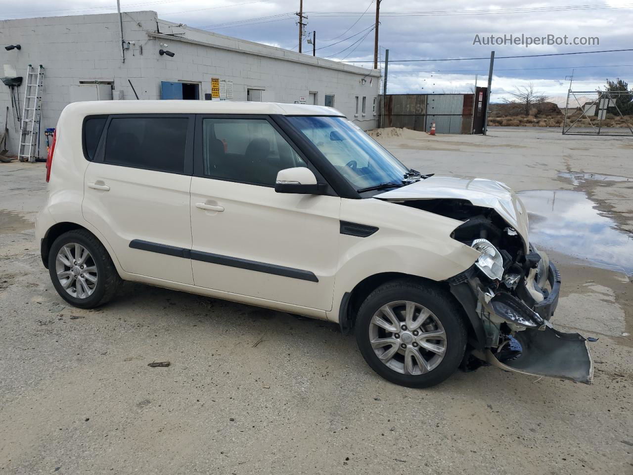 2013 Kia Soul + Cream vin: KNDJT2A68D7756828