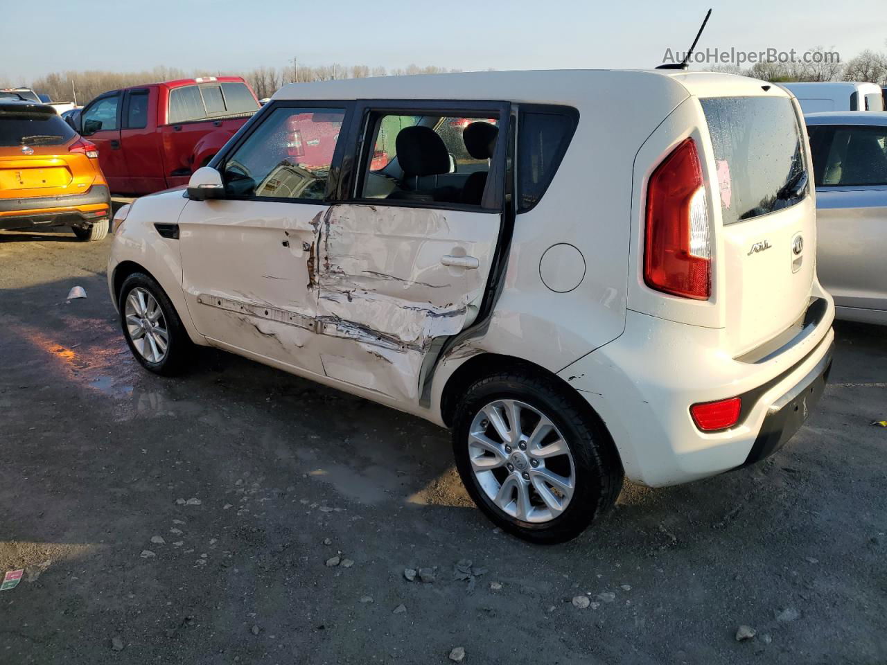 2013 Kia Soul + White vin: KNDJT2A68D7766002