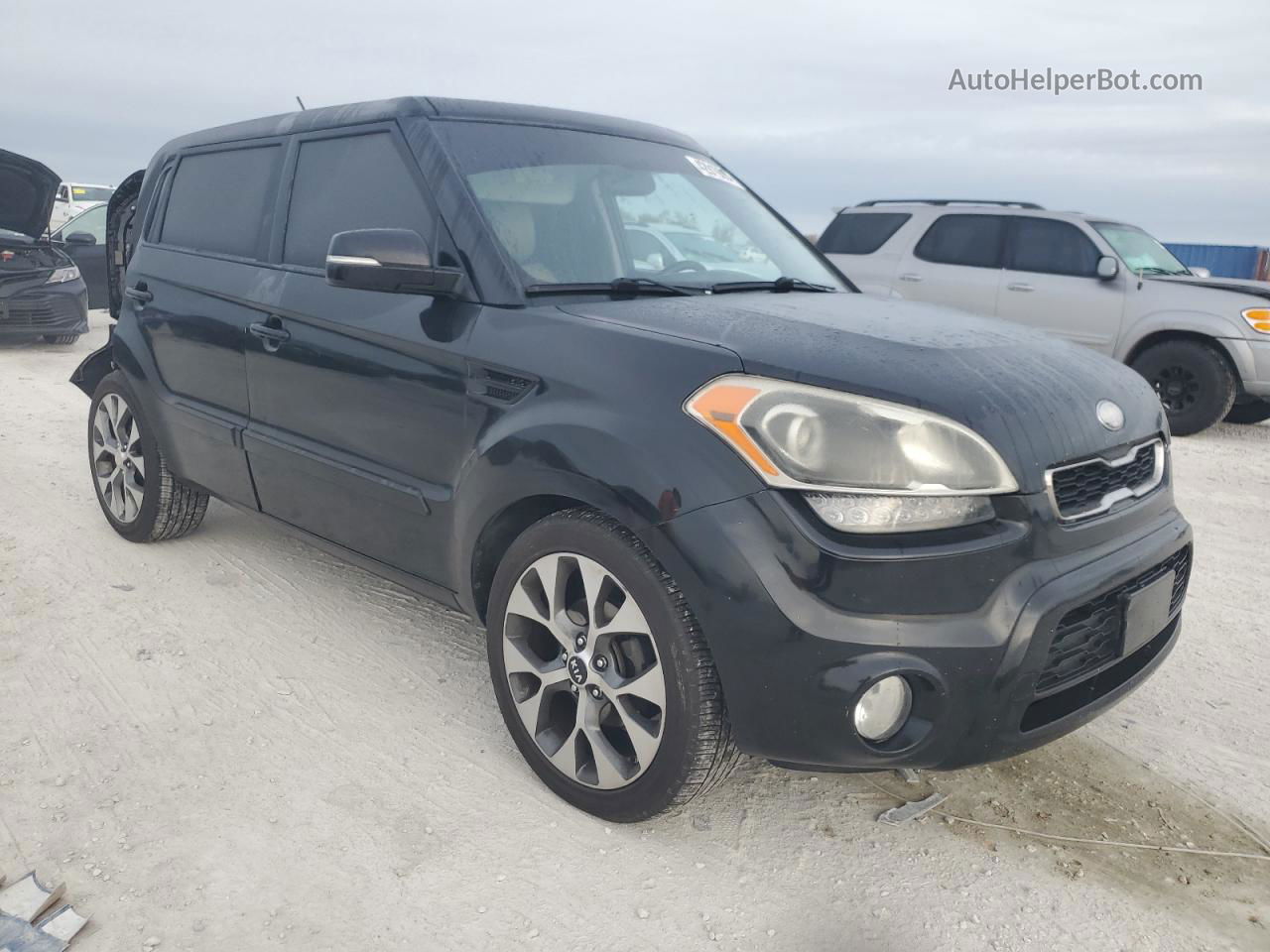 2013 Kia Soul + Black vin: KNDJT2A69D7615184