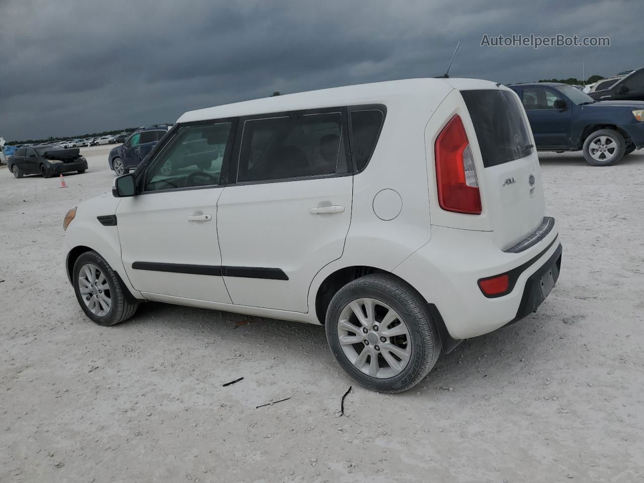 2012 Kia Soul + White vin: KNDJT2A6XC7480215