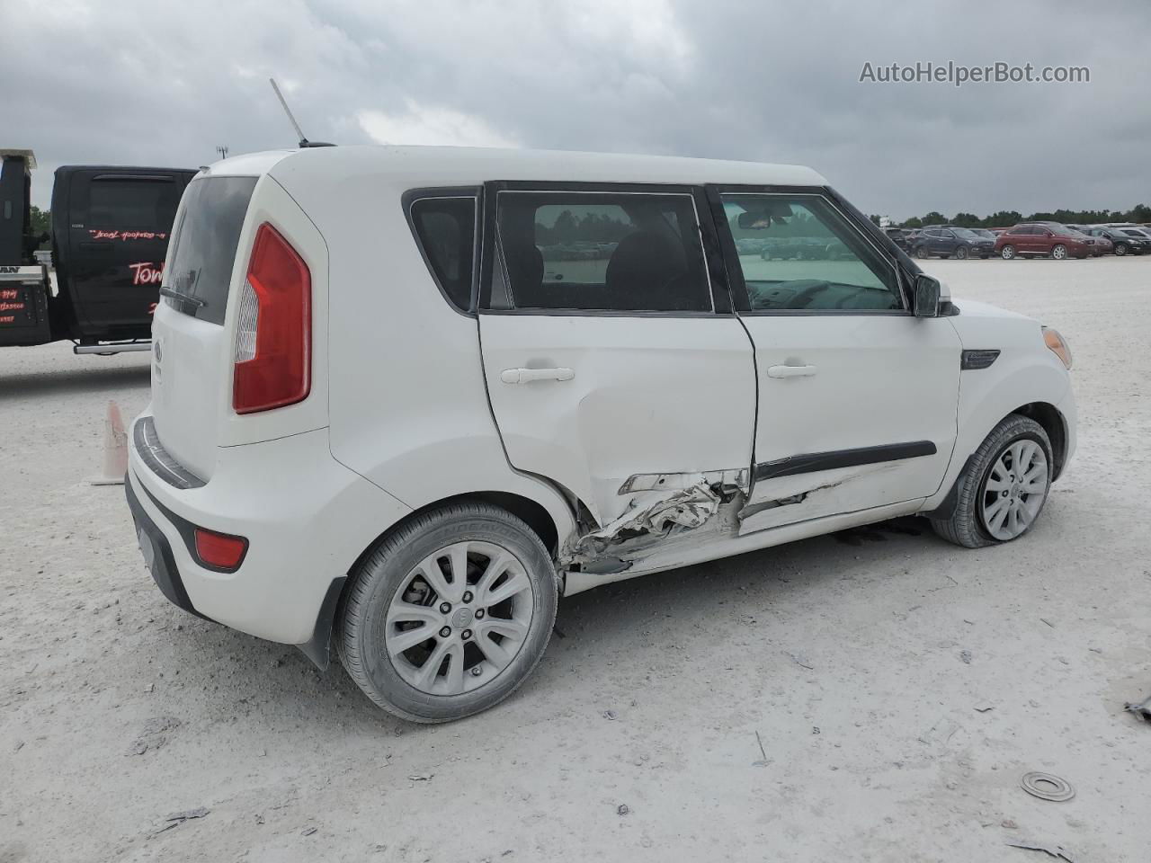 2012 Kia Soul + White vin: KNDJT2A6XC7480215