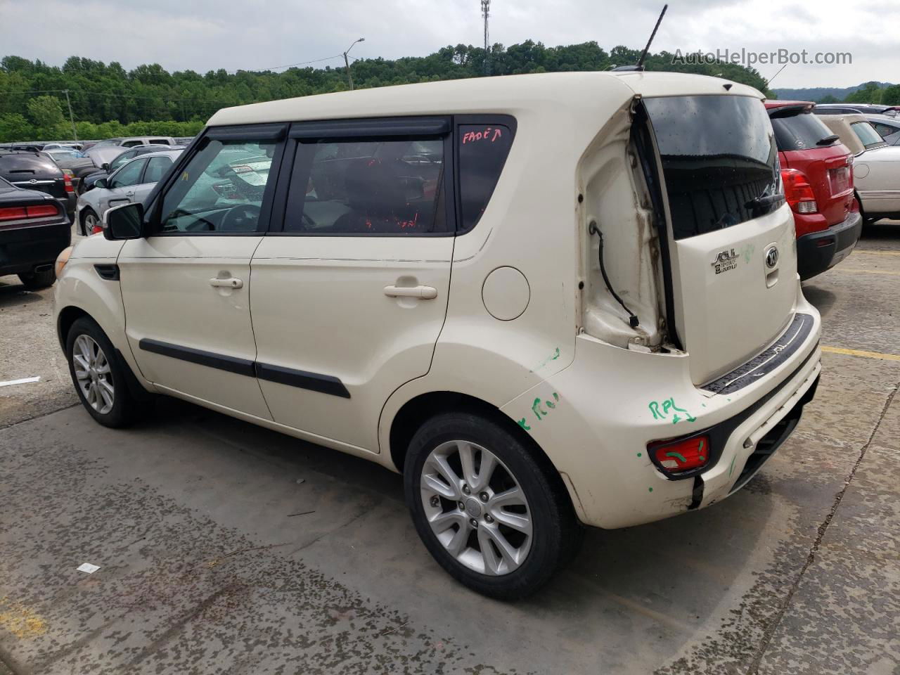 2013 Kia Soul + Beige vin: KNDJT2A6XD7497565