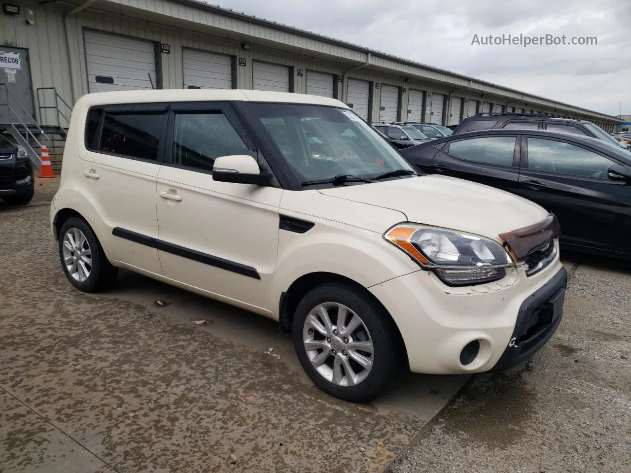 2013 Kia Soul + Бежевый vin: KNDJT2A6XD7497565