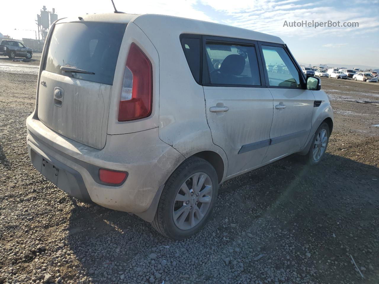 2013 Kia Soul + White vin: KNDJT2A6XD7582020