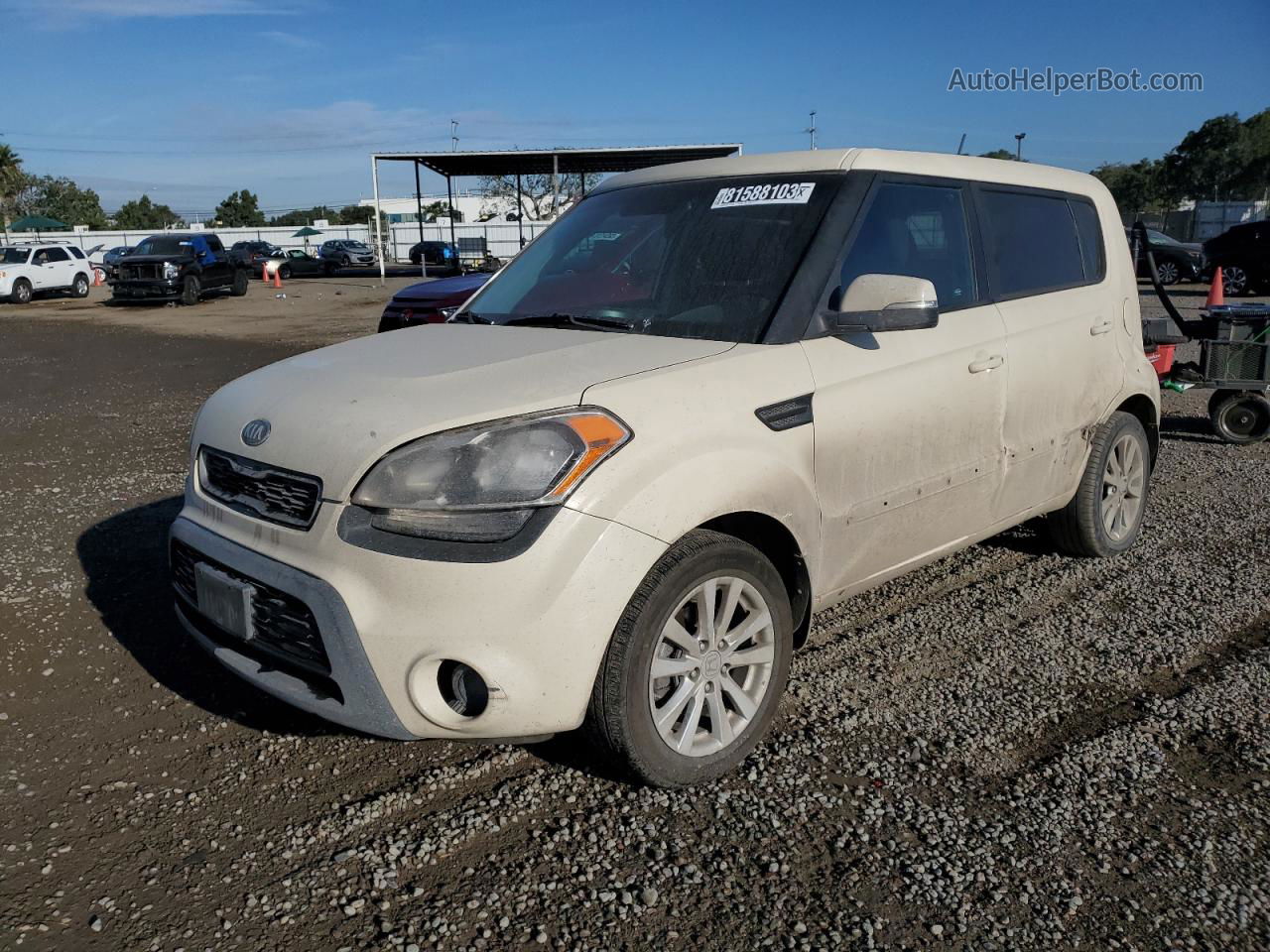 2013 Kia Soul + White vin: KNDJT2A6XD7582020