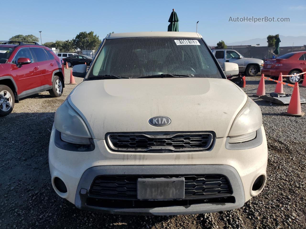 2013 Kia Soul + White vin: KNDJT2A6XD7582020