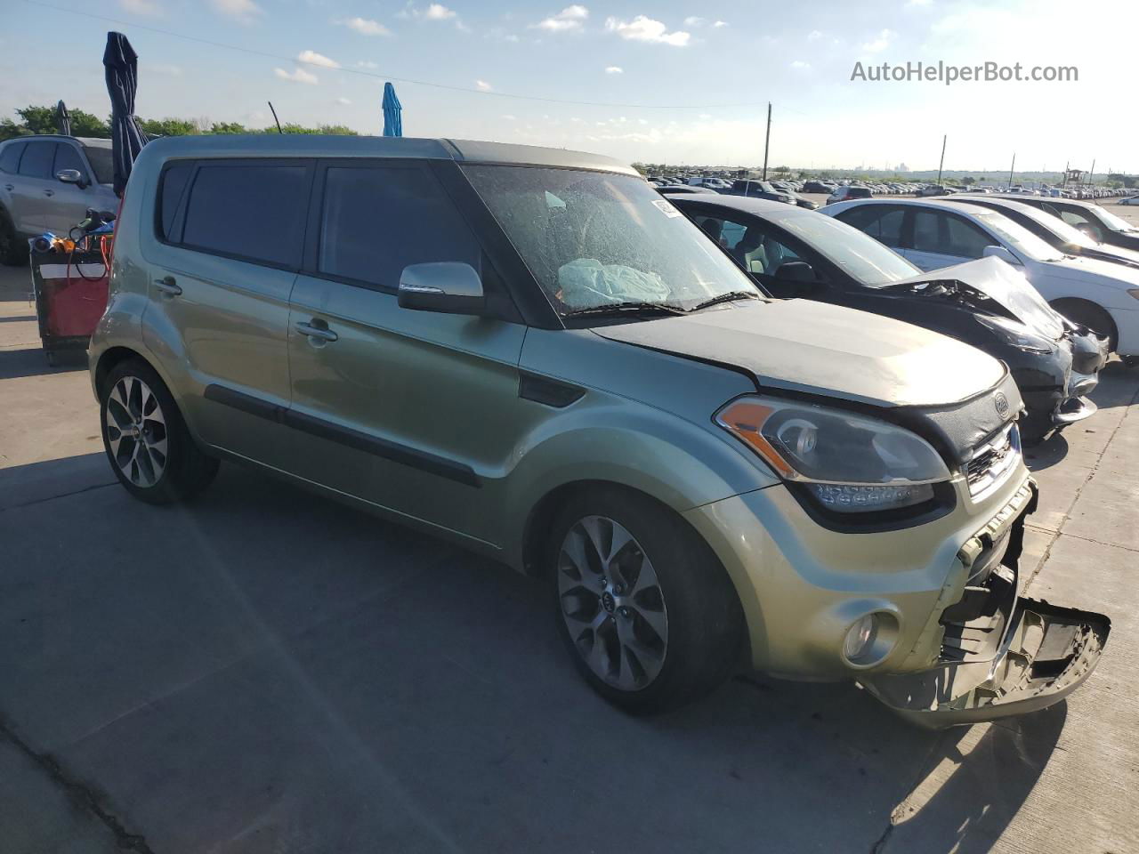 2013 Kia Soul + Green vin: KNDJT2A6XD7592854