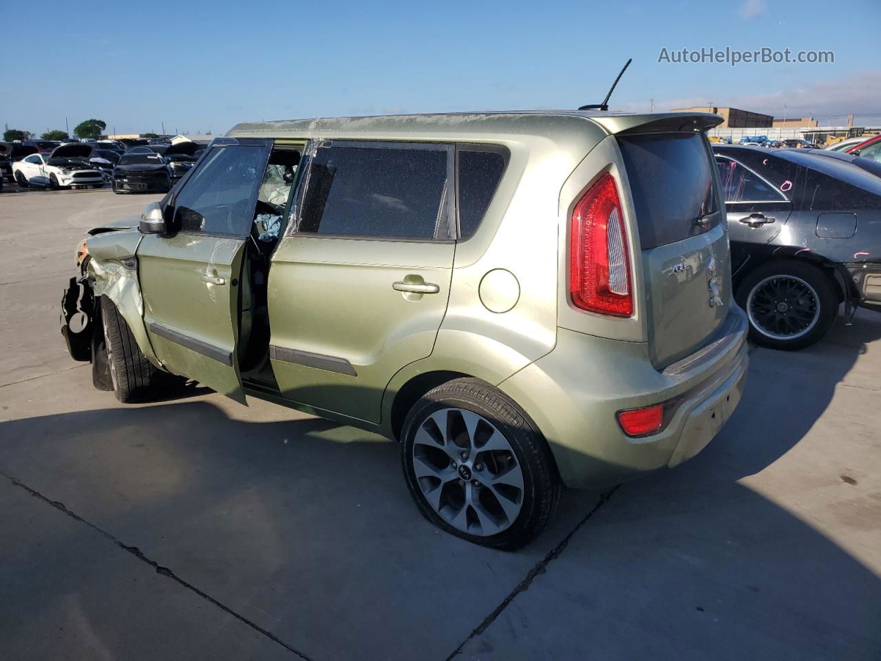 2013 Kia Soul + Green vin: KNDJT2A6XD7592854