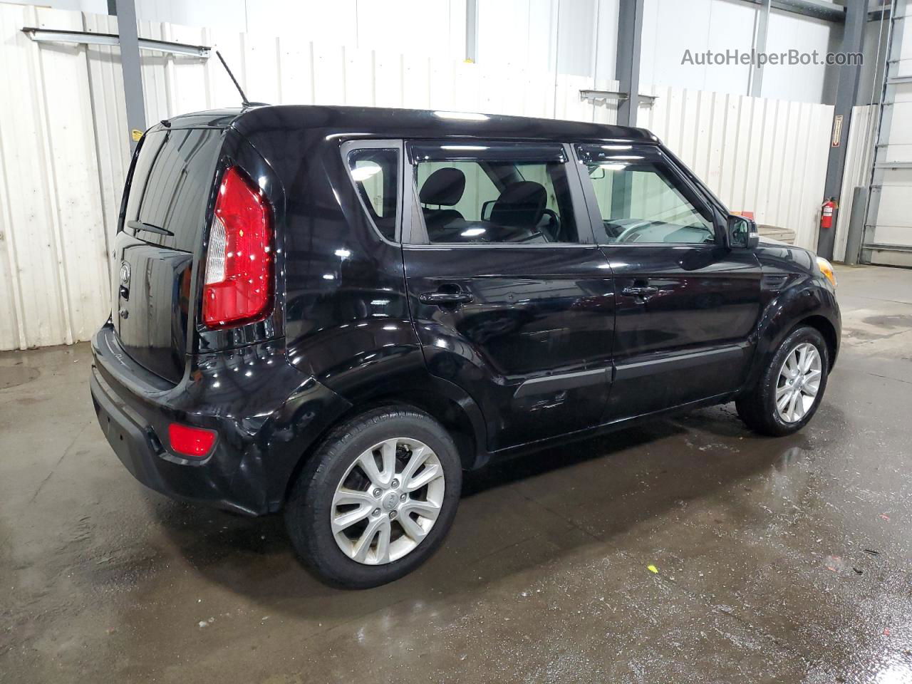 2013 Kia Soul + Black vin: KNDJT2A6XD7608387