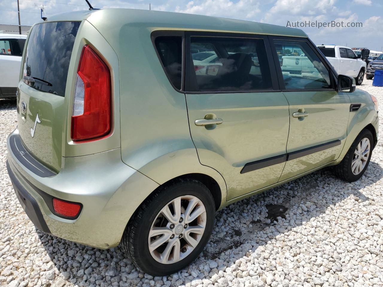 2013 Kia Soul + Green vin: KNDJT2A6XD7626601