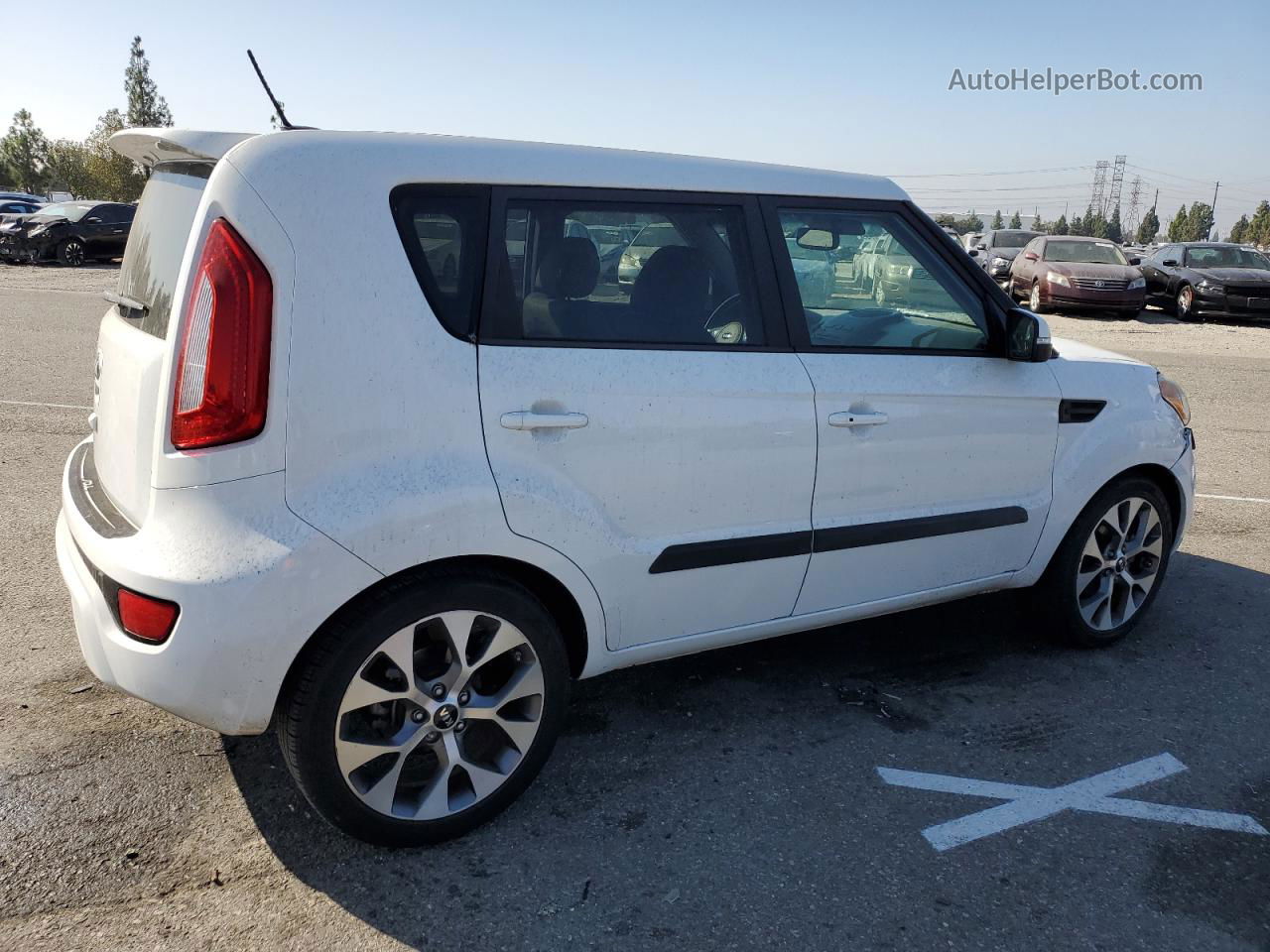 2013 Kia Soul + White vin: KNDJT2A6XD7639347