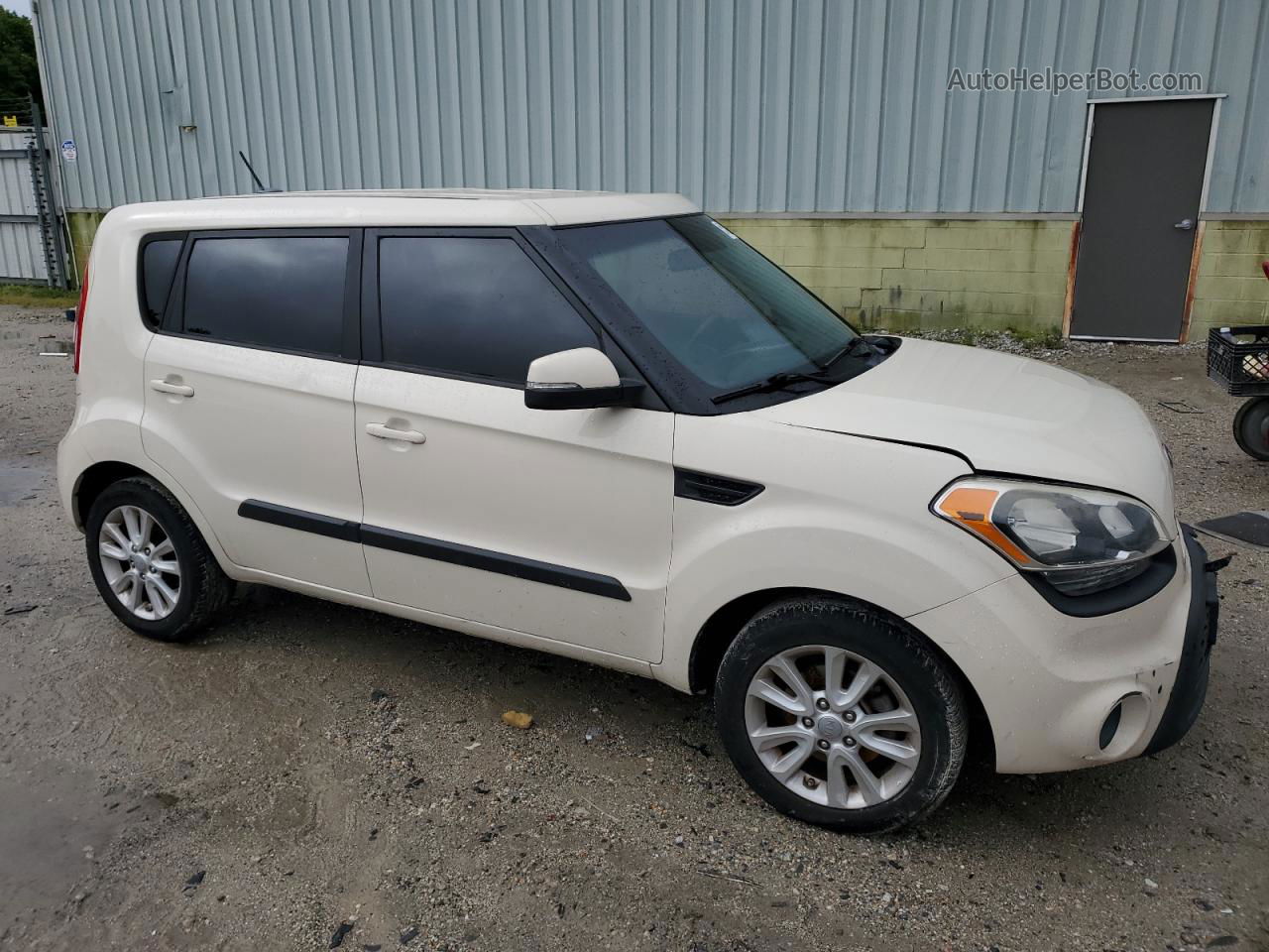 2013 Kia Soul + Cream vin: KNDJT2A6XD7765823