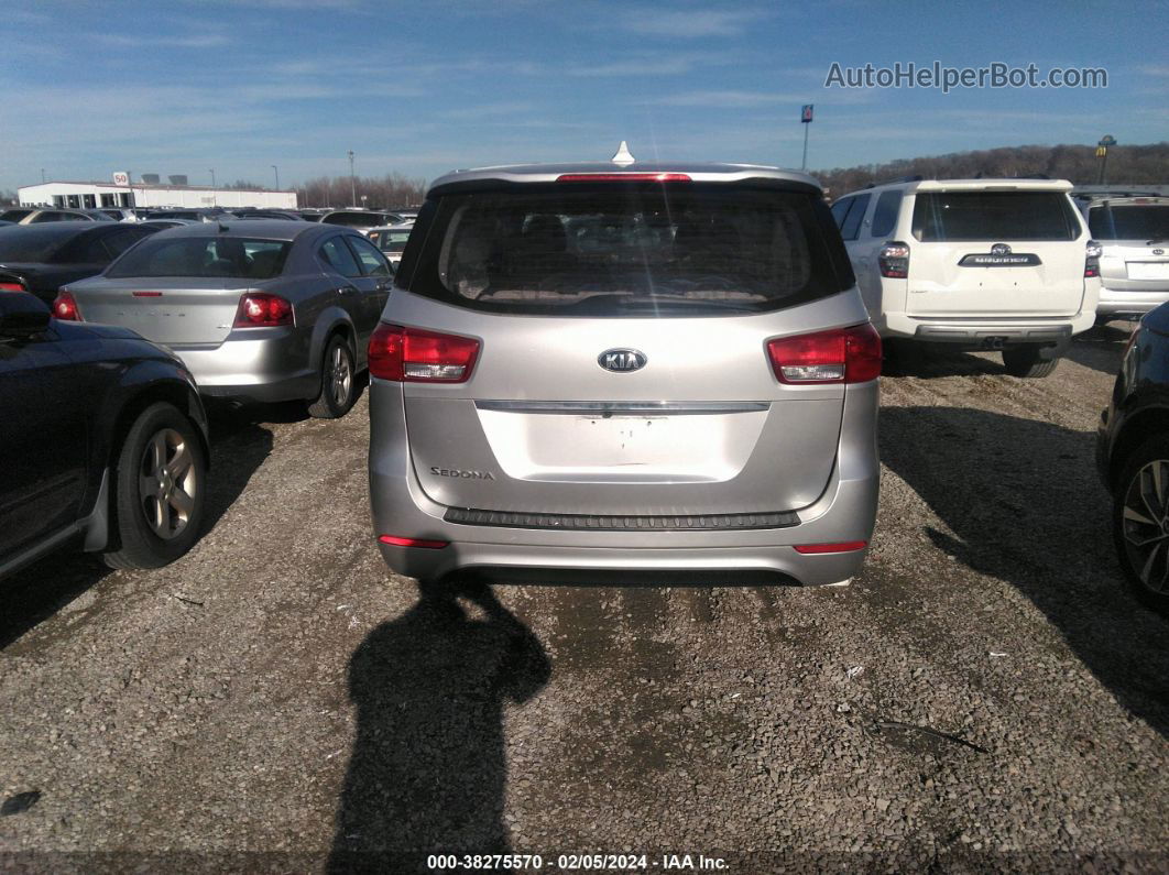 2017 Kia Sedona L Silver vin: KNDMA5C12H6258917