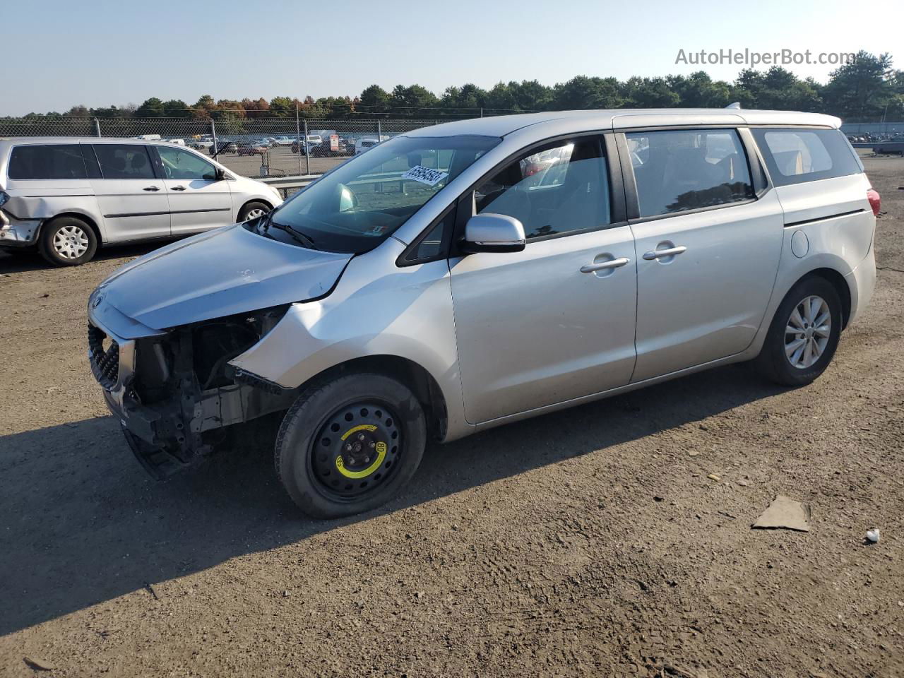 2017 Kia Sedona L Silver vin: KNDMA5C15H6279616