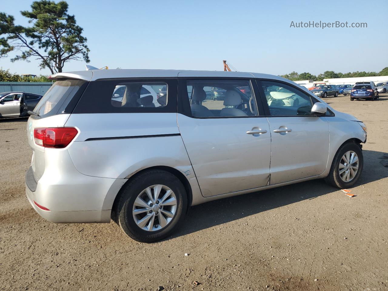 2017 Kia Sedona L Silver vin: KNDMA5C15H6279616