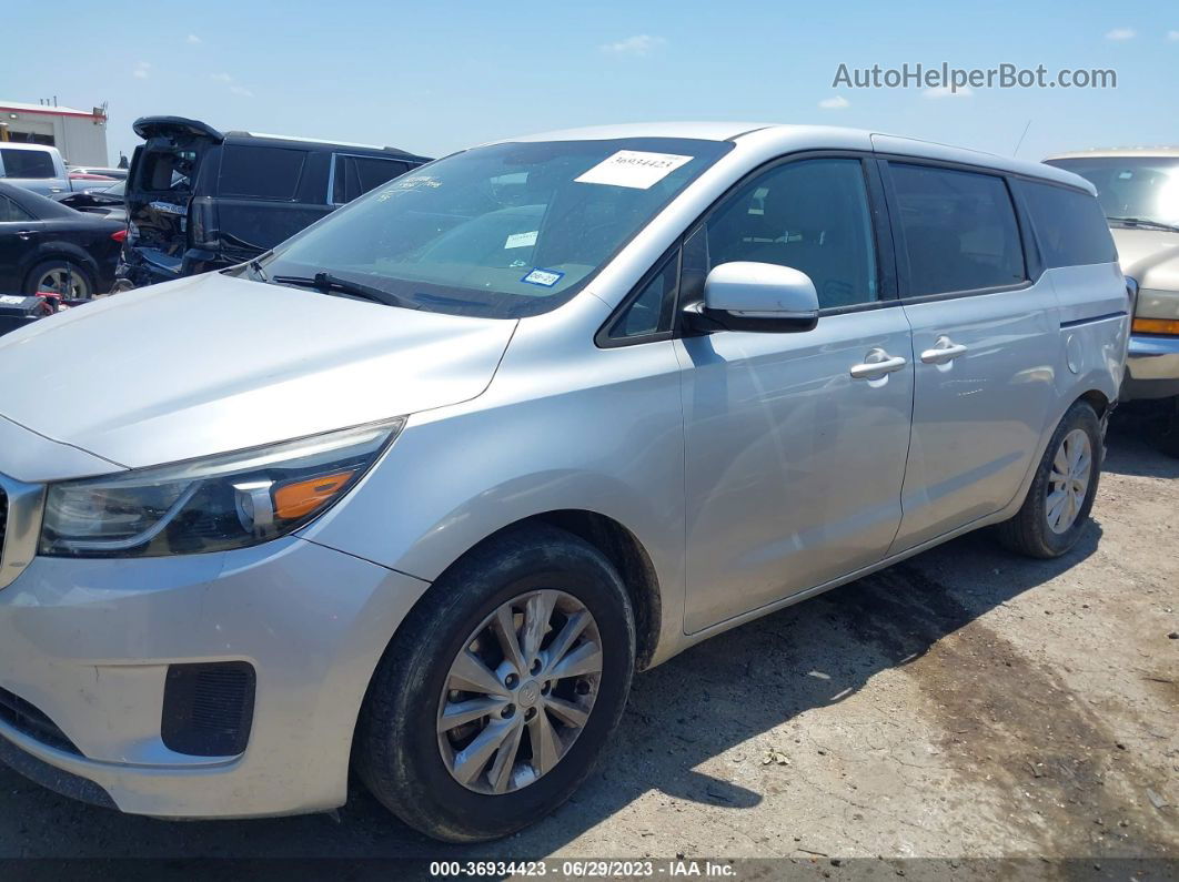 2017 Kia Sedona Lx Серебряный vin: KNDMB5C12H6243444