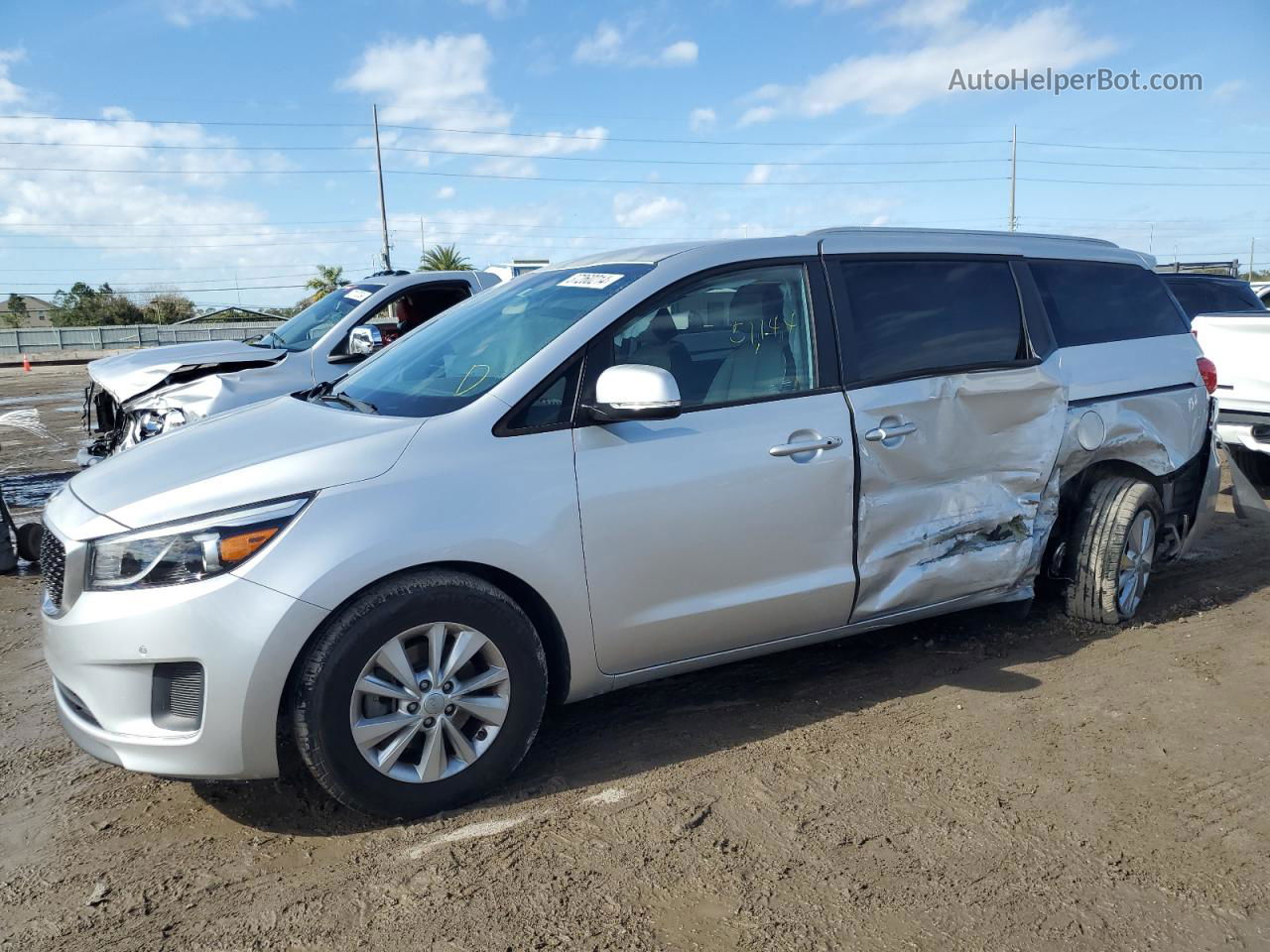 2017 Kia Sedona Lx Серебряный vin: KNDMB5C12H6281899