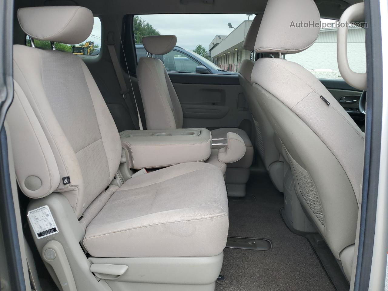 2017 Kia Sedona Lx Silver vin: KNDMB5C18H6227300