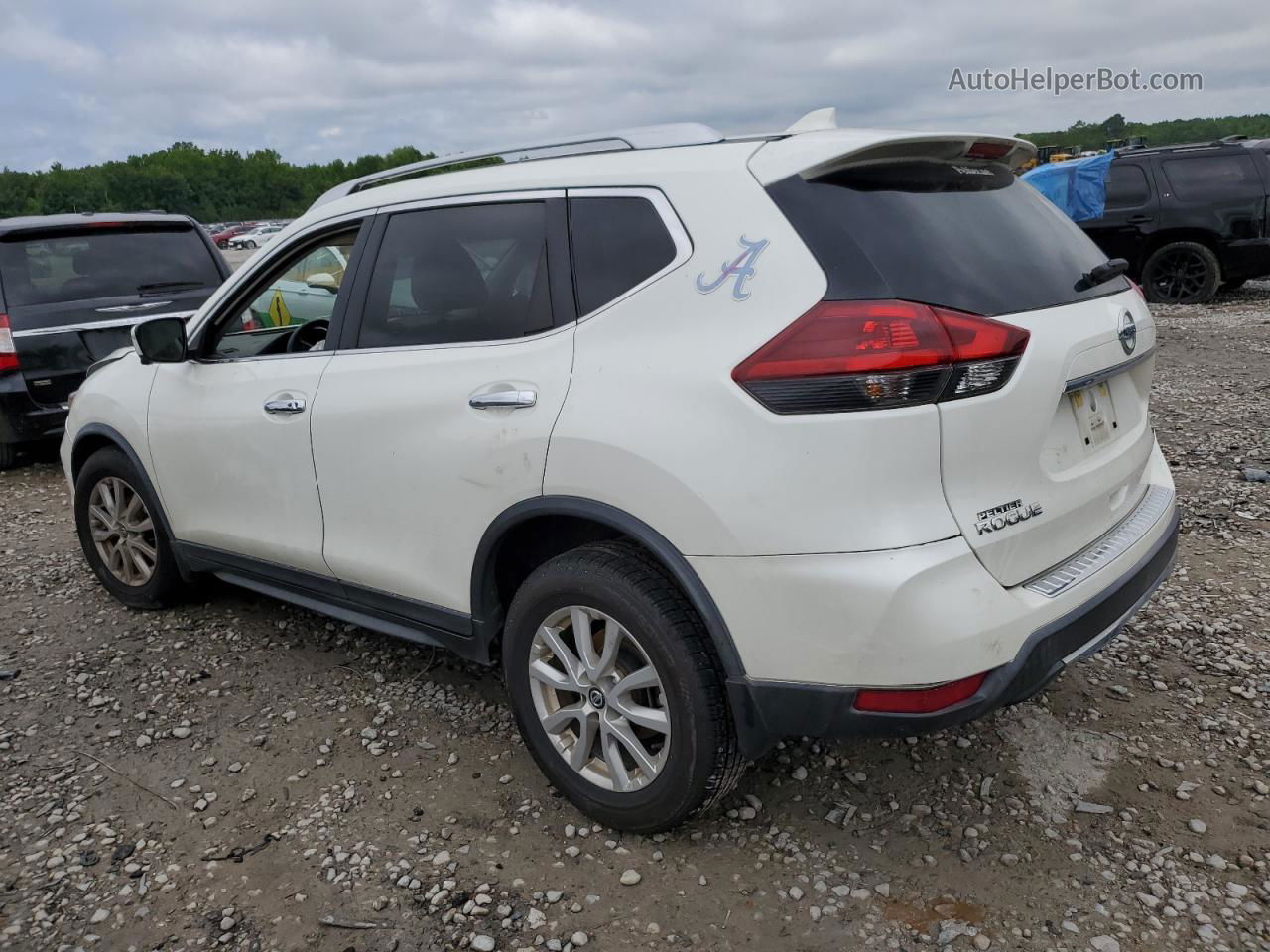 2018 Nissan Rogue S White vin: KNMAT2MT3JP606414