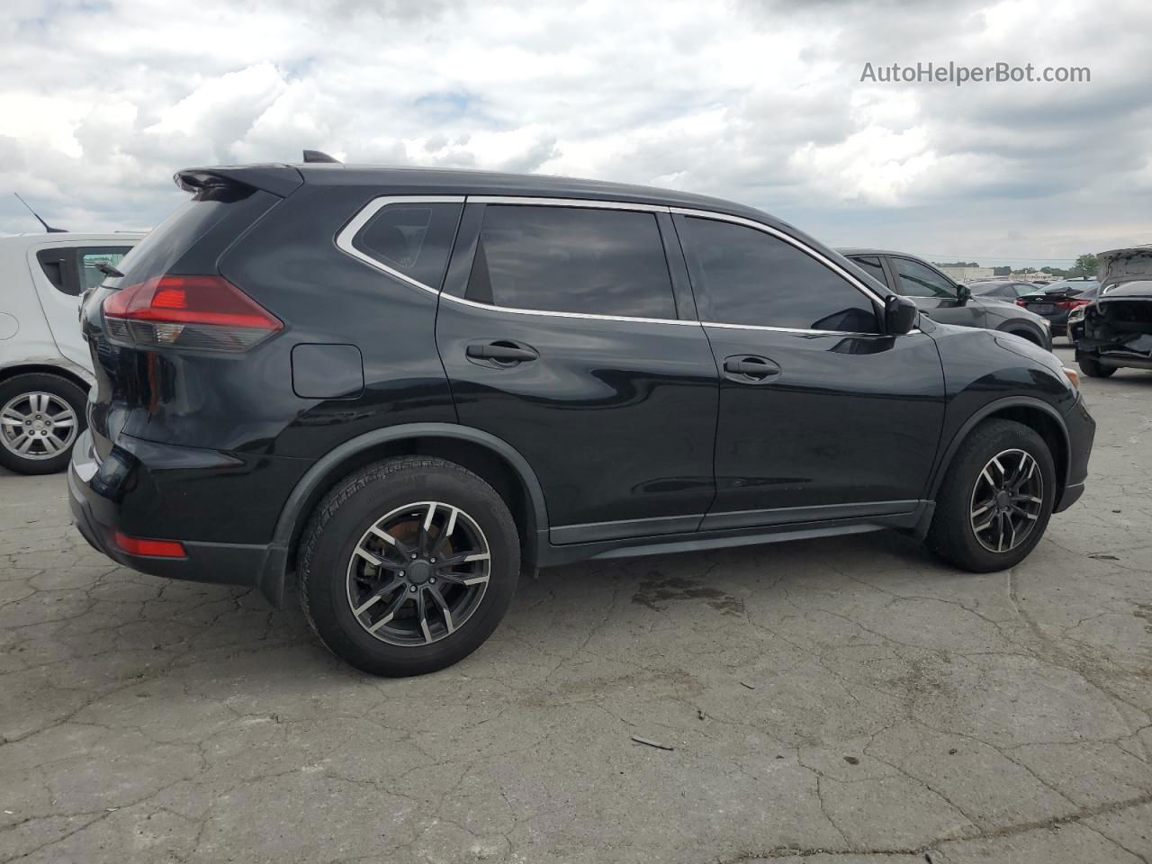 2018 Nissan Rogue S Черный vin: KNMAT2MT8JP522119