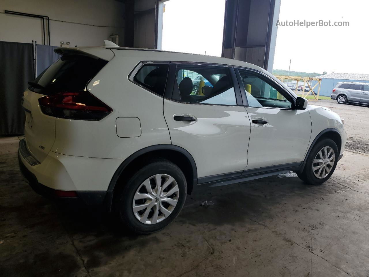 2018 Nissan Rogue S White vin: KNMAT2MV0JP575625